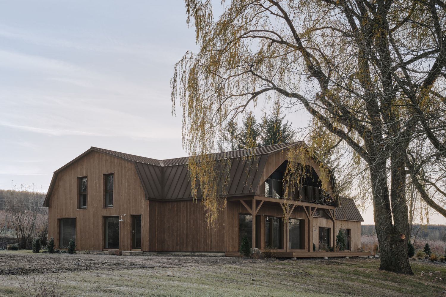 Fachada frontal de un proyecto de tipo Viviendas unifamiliares cerca de Granby - Bromont - Cowansville por Atelier L'Abri