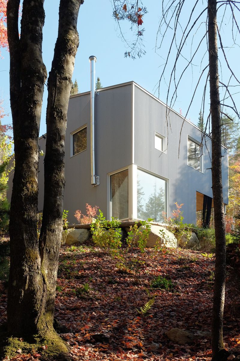 Fachada frontal de un proyecto de tipo Viviendas unifamiliares cerca de Montreal (Gran Montreal) por Atelier Schleiss Architectes