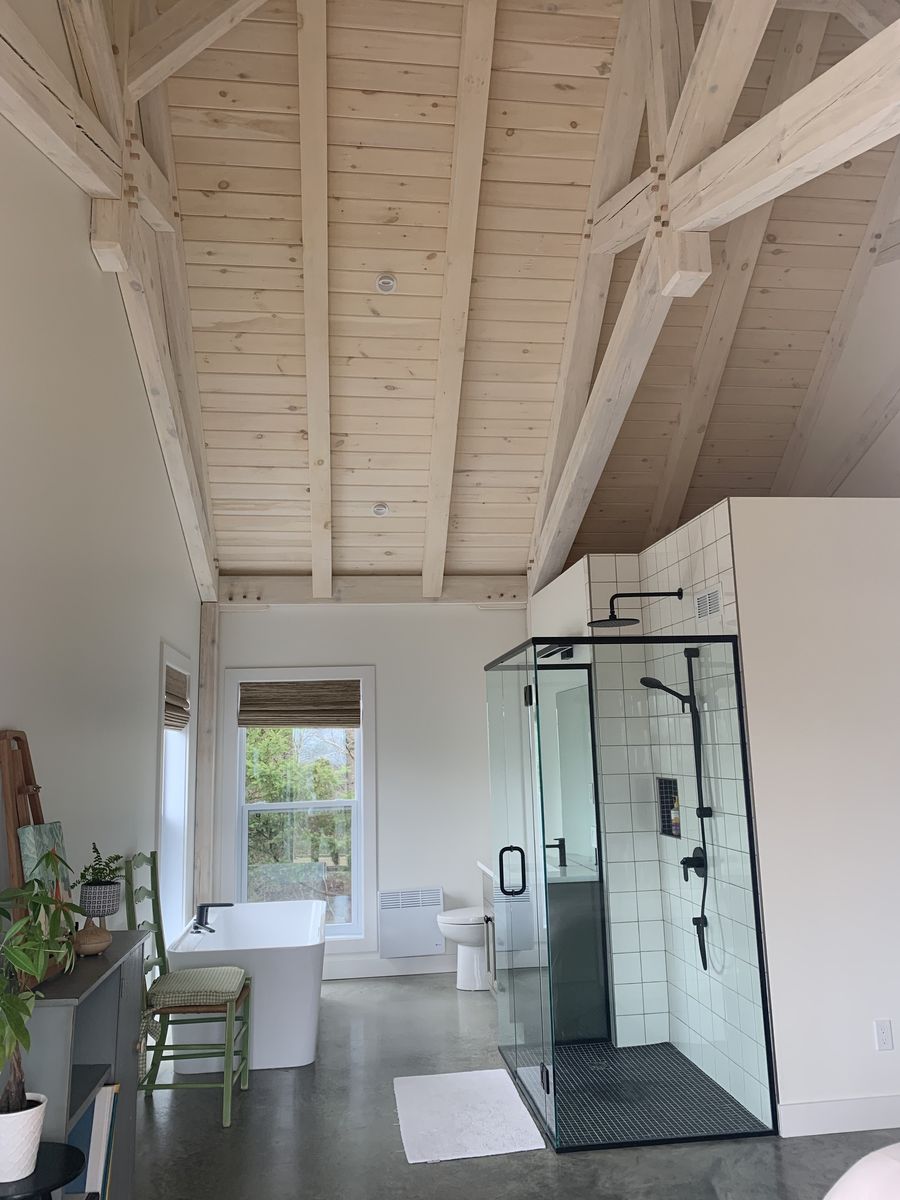 Bathroom from a Solid wood frames project near Sherbrooke (Estrie) by Construction Latulippe