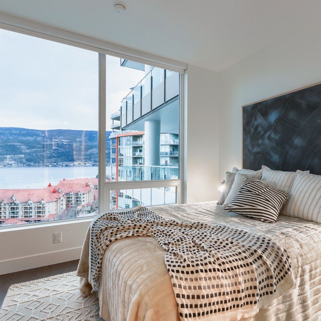 Dormitorio de un proyecto de tipo Condominios, apartamentos cerca de Kelowna - Okanagan por Justin O’Connor Group