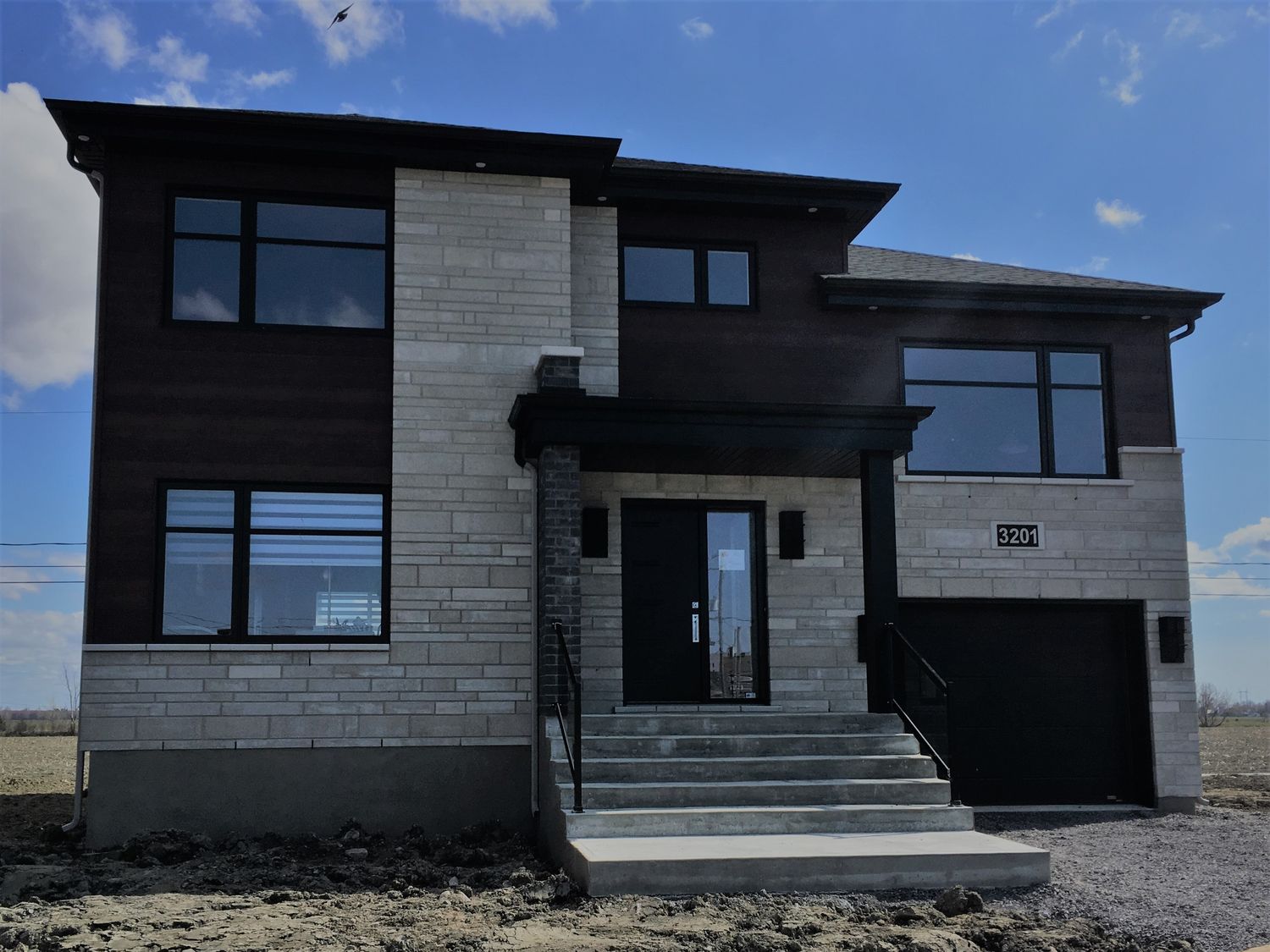 Fachada frontal de un proyecto de tipo Viviendas unifamiliares cerca de Granby - Bromont - Cowansville por GAÉTAN SIROIS CONSTRUCTION INC