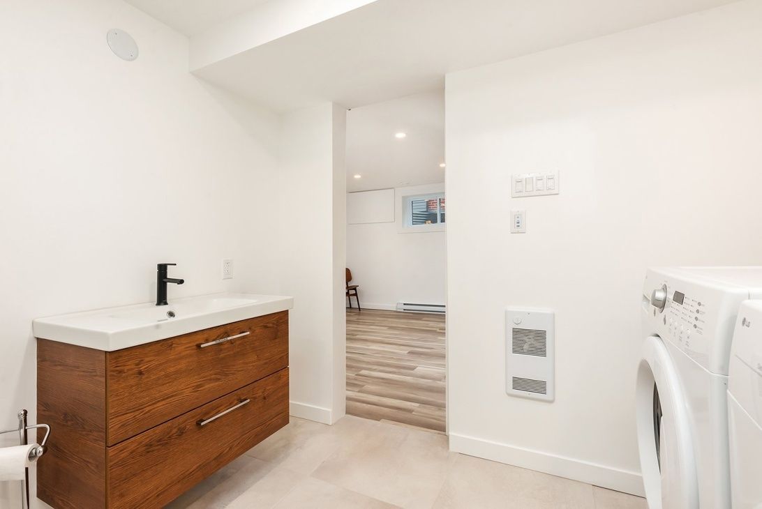 Salle de bain d'un projet de Maisons unifamiliales près de Montréal/Laval/Longueuil (Grand Montréal) de psb Inc.