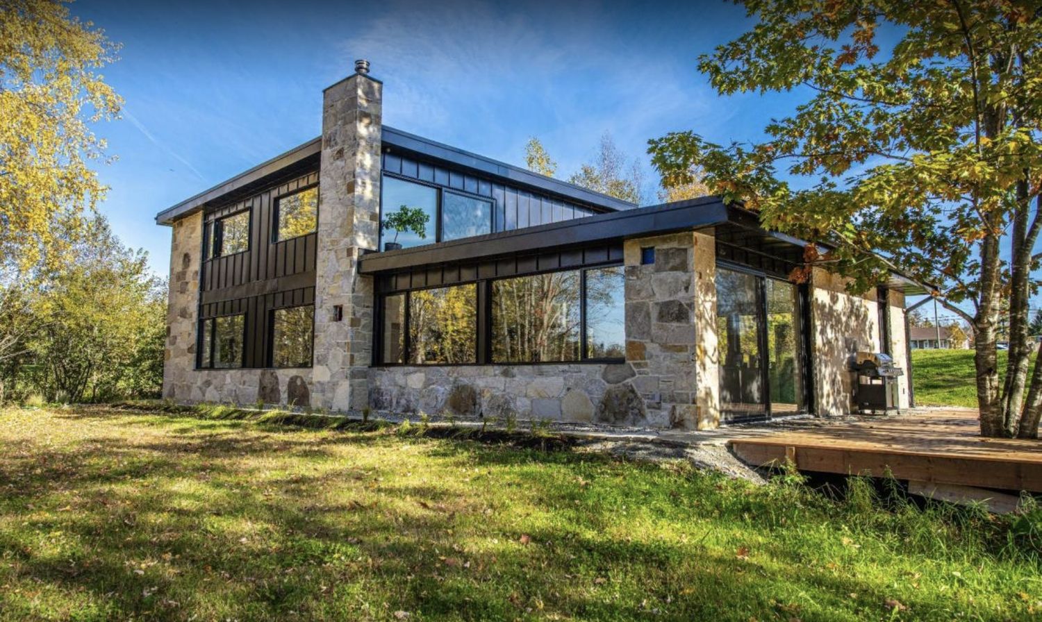 Finition extérieur d'un projet de Maisons unifamiliales près de Sherbrooke (Estrie) de Construction Latulippe