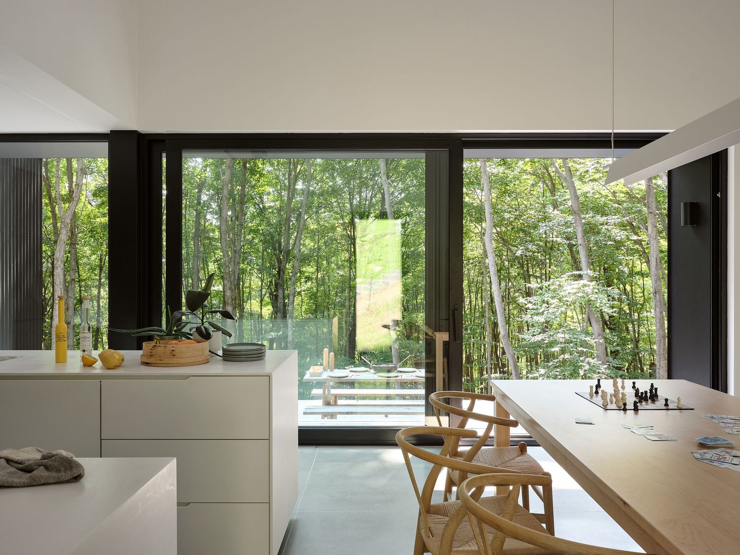 Comedor de un proyecto de tipo Viviendas unifamiliares cerca de Granby - Bromont - Cowansville por Stroph Architecture & Design