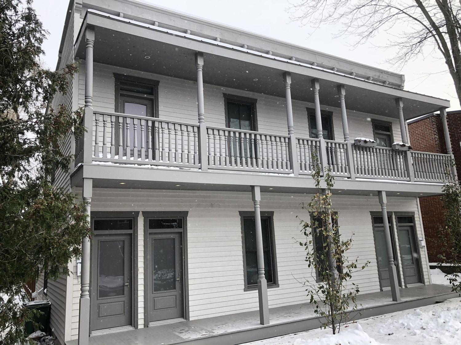 Finition extérieur d'un projet de Maisons unifamiliales près de Montréal/Laval/Longueuil (Grand Montréal) de Les Constructions du Patrimoine J.S. INC.