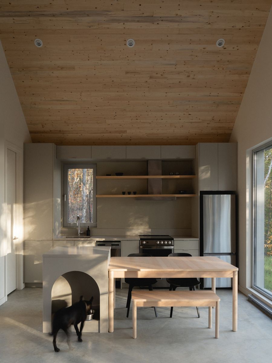 Kitchen from a Tiny Houses project near Saint-Jerome (Laurentides) by Atelier L'Abri