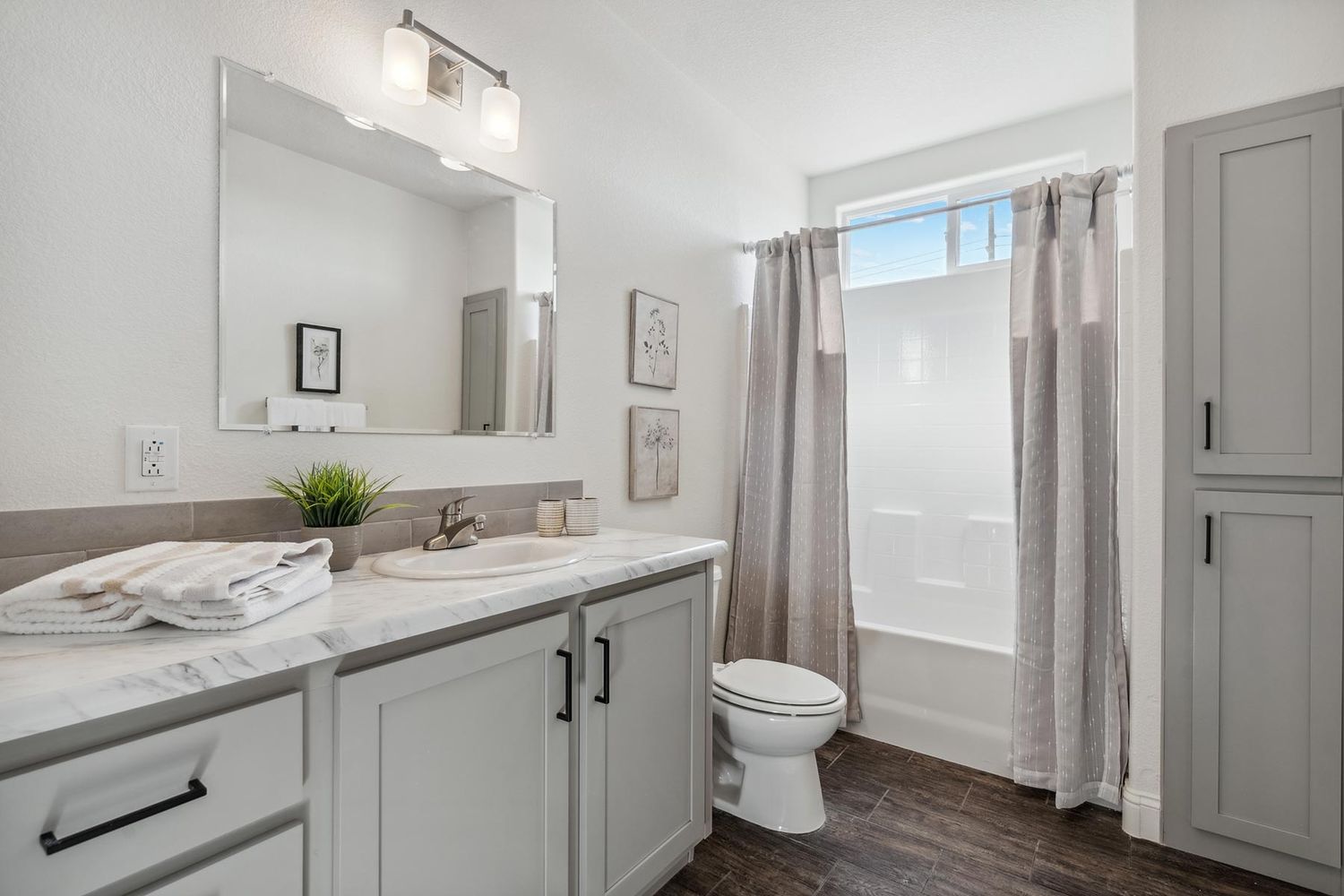 Bathroom from a Prefab and Modular Houses project near Phoenix by Homes Direct