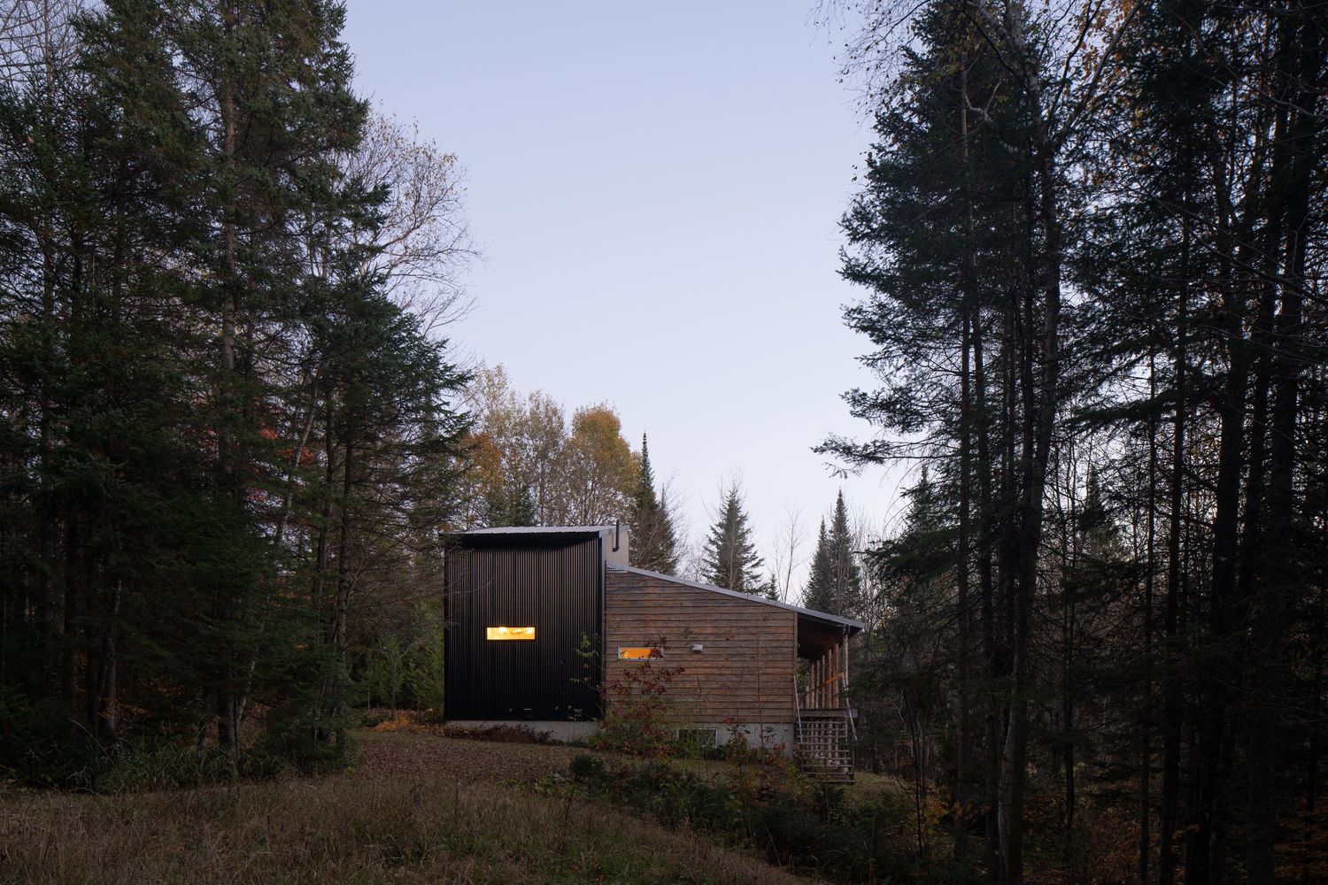  d'un projet de Maisons unifamiliales près de Montréal/Laval/Longueuil (Grand Montréal) de Atelier Schleiss Architectes