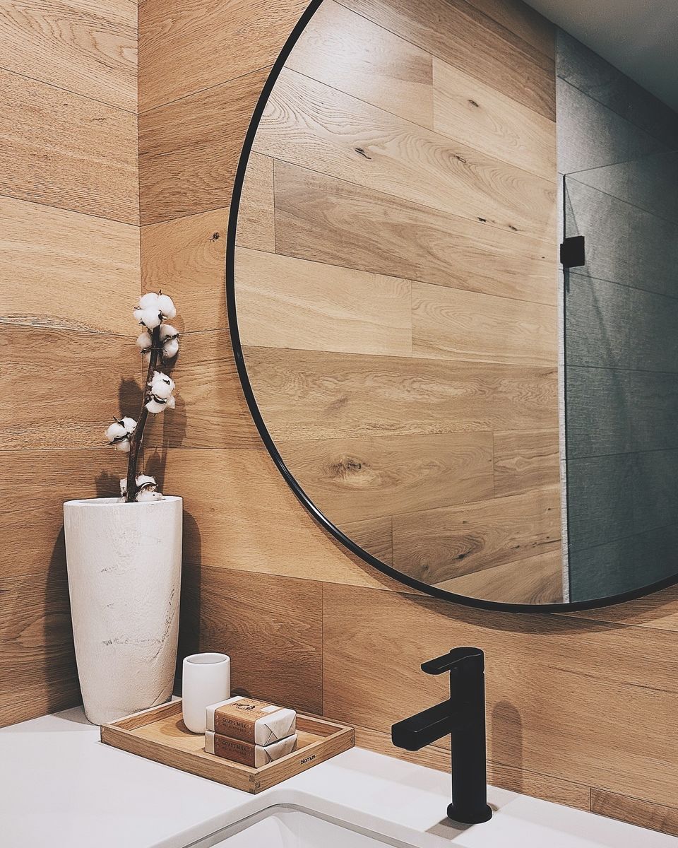 Baño completo de un proyecto de tipo Mini casas cerca de Vancouver (Gran Vancouver) por HEWING HAUS
