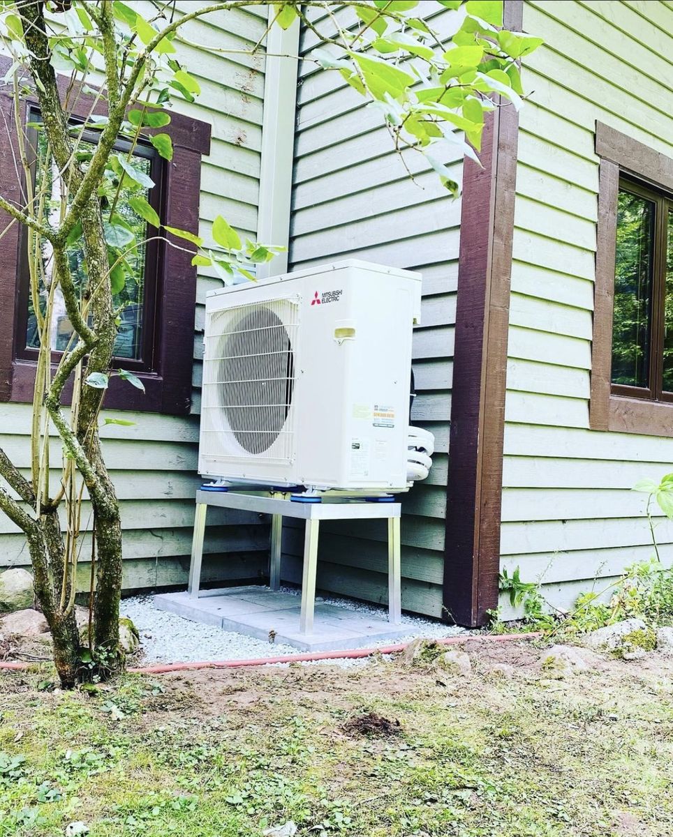 Exterior Finishes from a Heat pumps project near Saint-Jerome (Laurentides) by Confortech Climatisation Chauffage