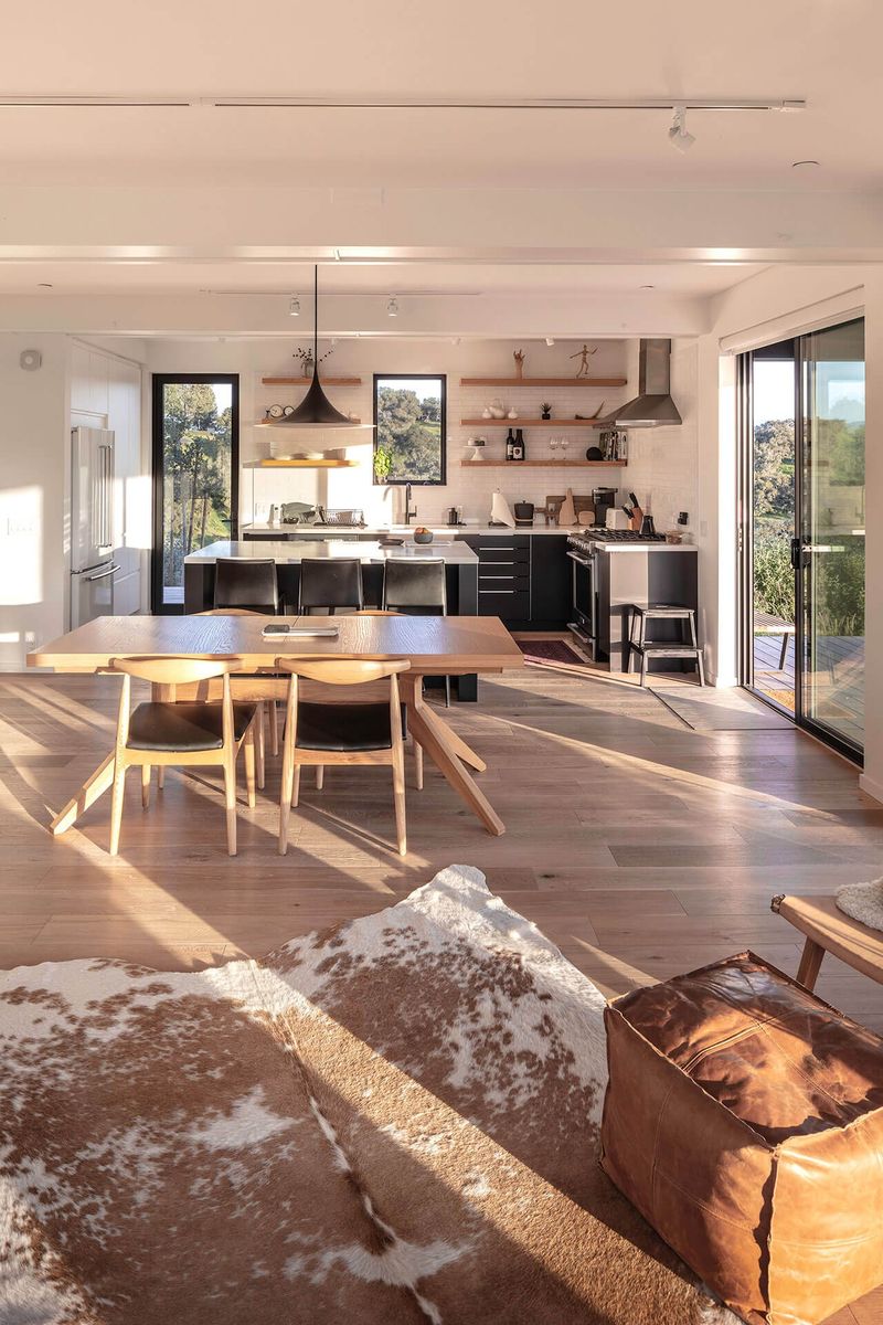 Comedor de un proyecto de tipo Casas Prefabricadas y modulares cerca de Los Ángeles - Long Beach - Anaheim por Connect Homes