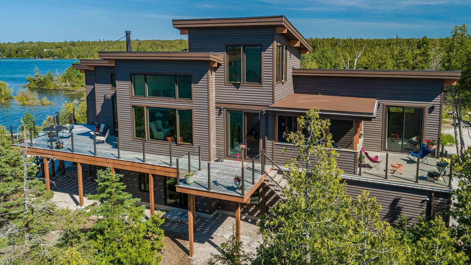 House Exterior from a Single family homes project near Barrie by Lindal Cedar Homes