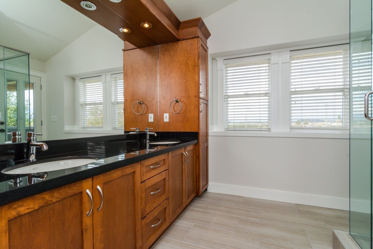 Salle de bain d'un projet de Maisons unifamiliales près de Vancouver (Région du Grand Vancouver) de Ryder Creek Homes