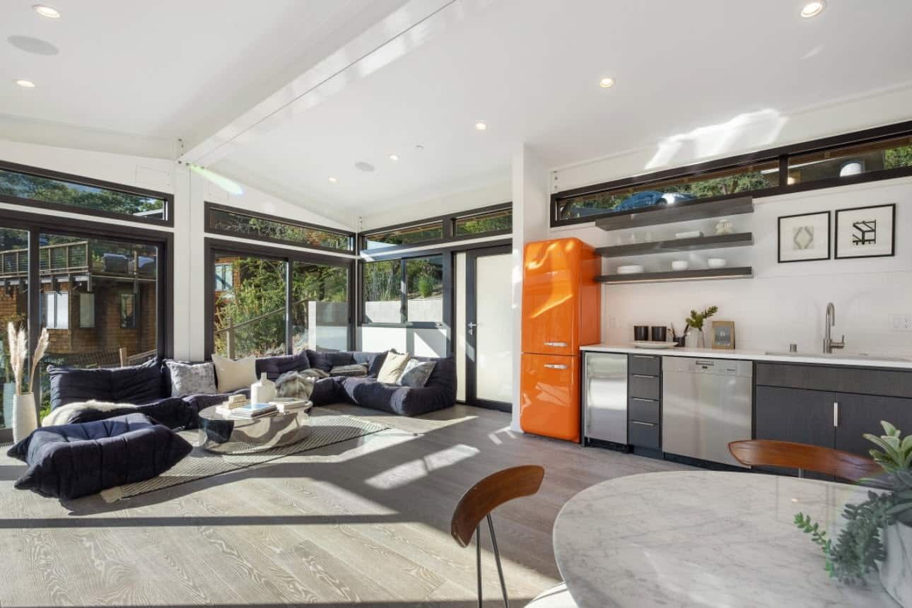 Sala de un proyecto de tipo Unidades de vivienda accesorias (ADU) cerca de Los Ángeles - Long Beach - Anaheim por Digz2Go Prefabricated Homes