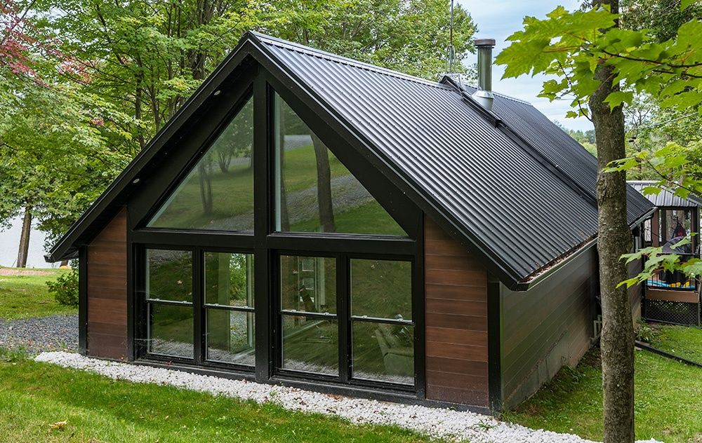 Façade avant d'un projet de Fenêtres près de Granby/Bromont/Cowansville (Estrie) de ARTIK Portes et Fenêtres