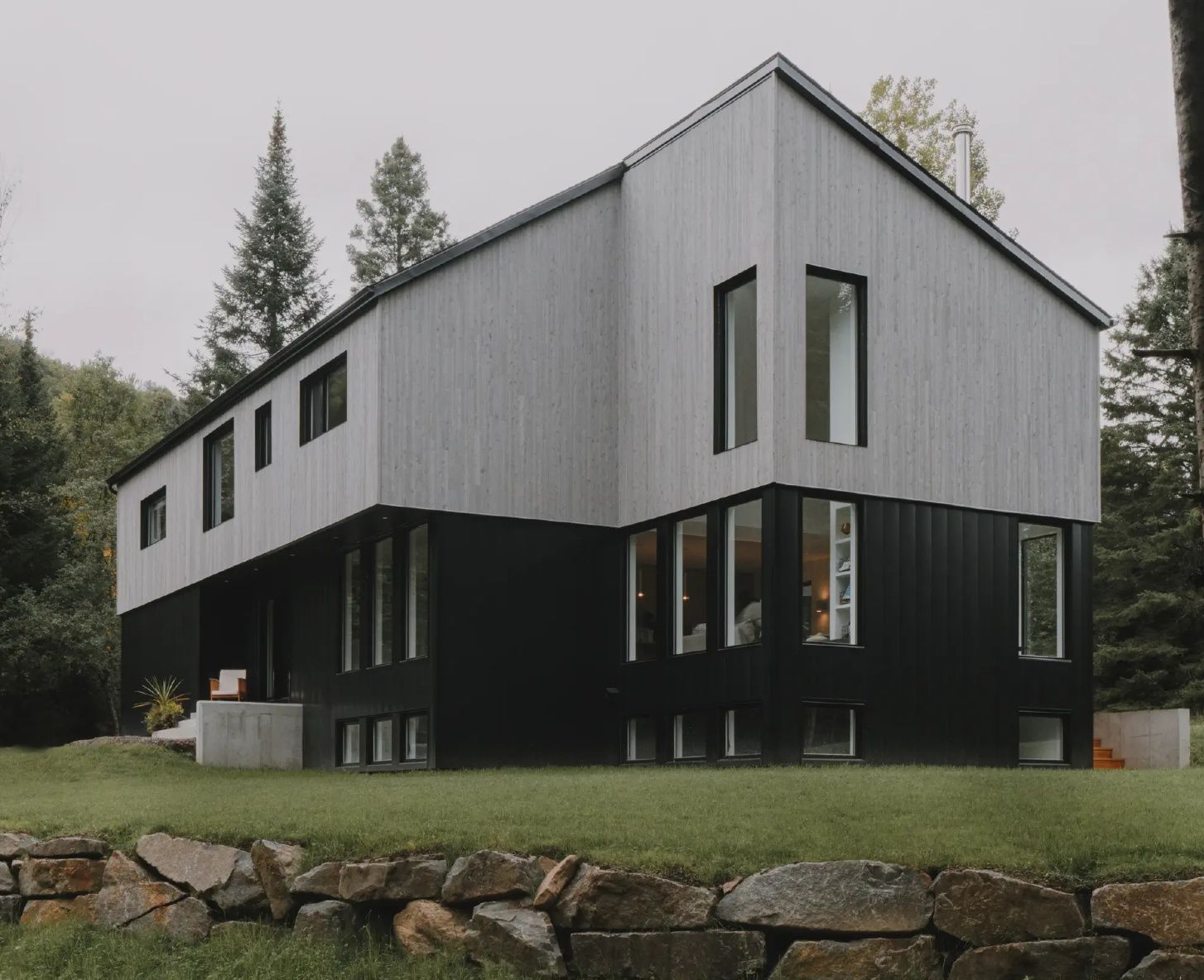 Fachada frontal de un proyecto de tipo Viviendas unifamiliares cerca de Saint-Jérôme (Laurentides) por Sarrazin Construction