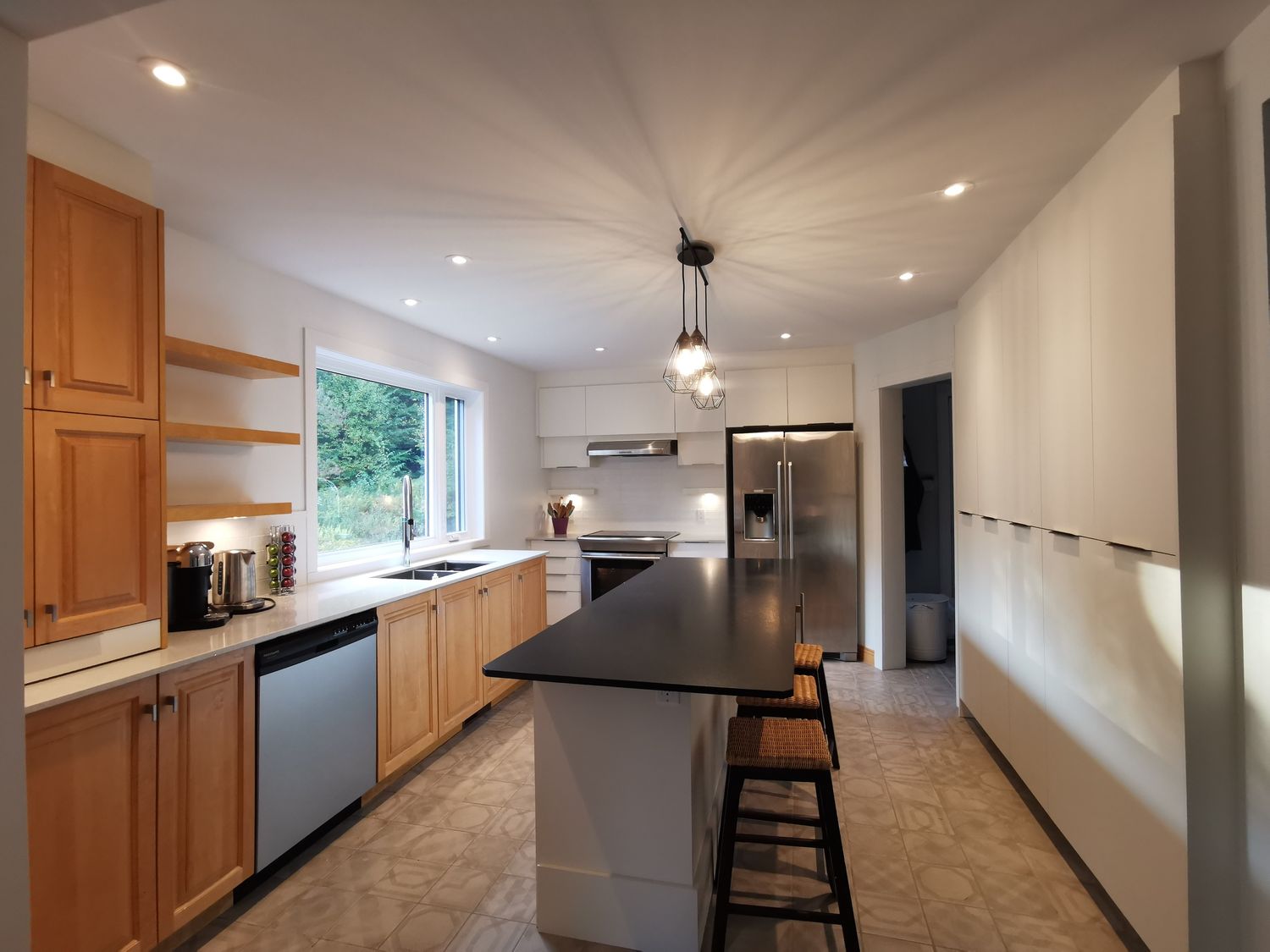Kitchen from a Kitchen cabinets project near Granby - Bromont - Cowansville by D.SAINT design