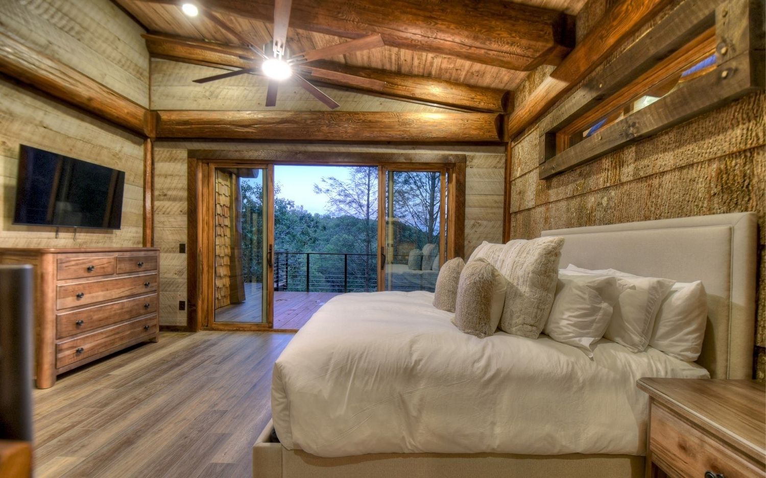  from a Single family homes project near Montreal (Greater Montreal) by Westlogs Handcrafted Log Homes