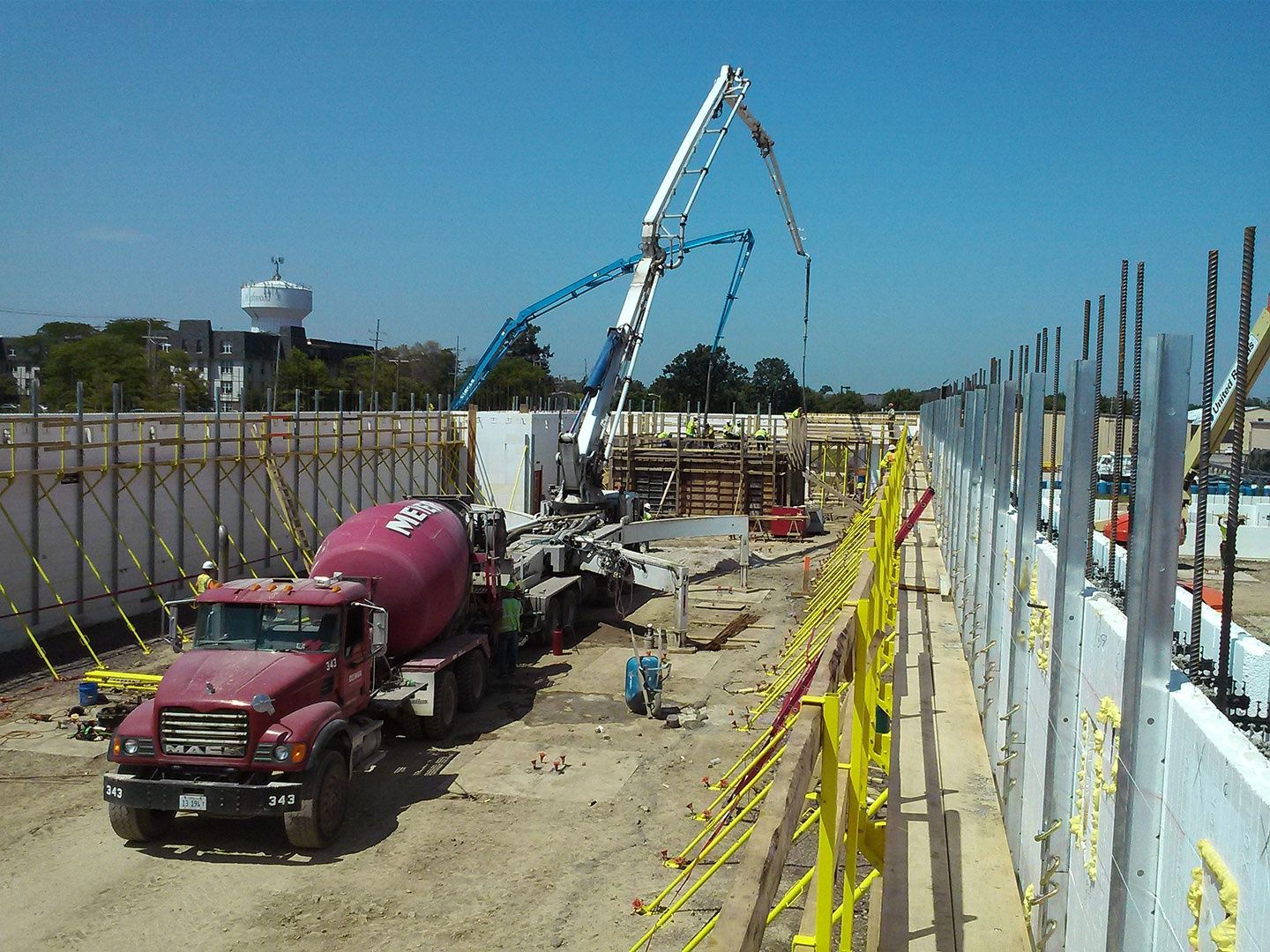Structures et ossatures d'un projet de Coffrage isolant près de Springfield - Peoria de Giraffe ICF Bracing Rental & Sales