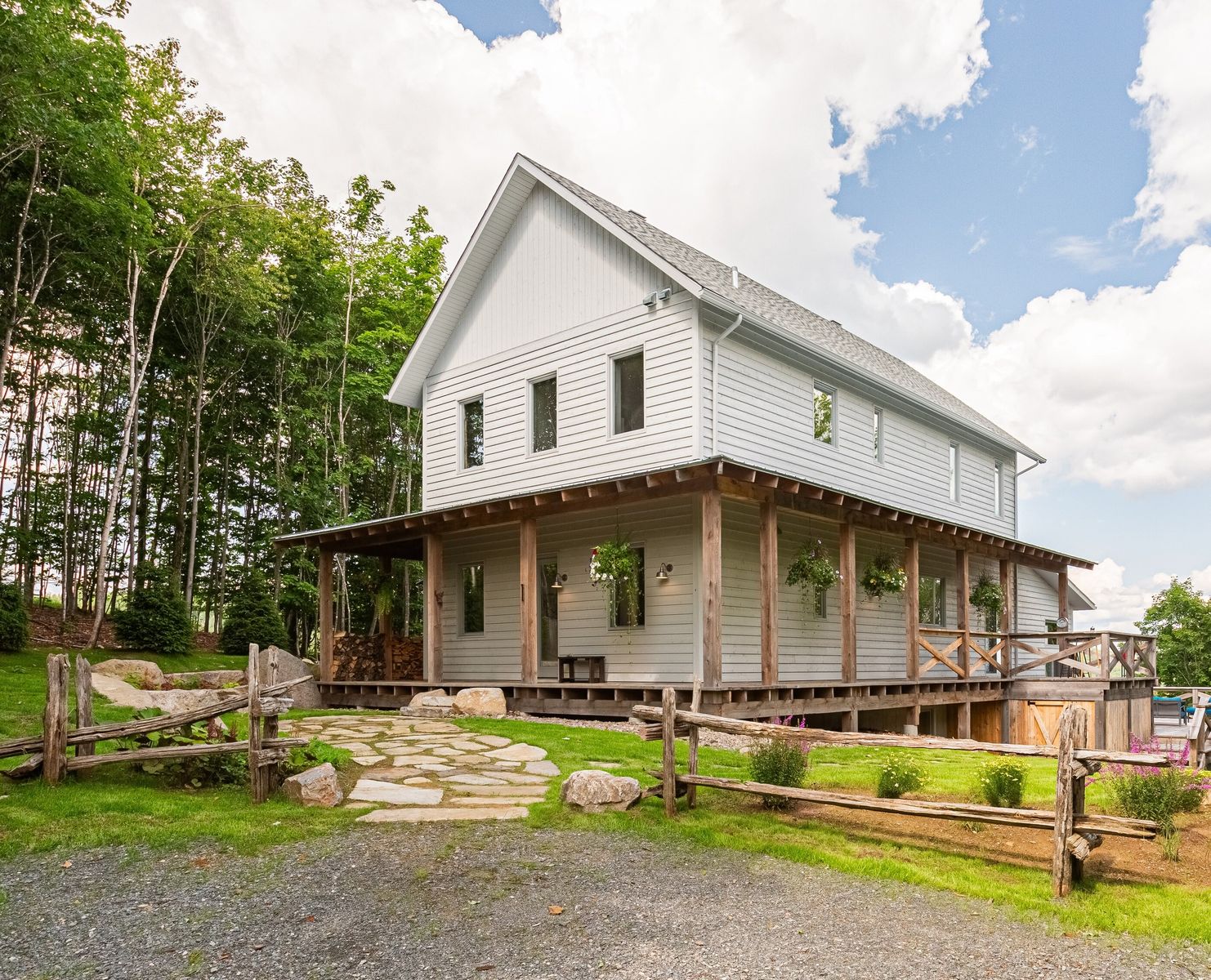 Façade avant d'un projet de Revêtement et parement extérieur près de Saint-Jérôme/Blainville (Laurentides) de Groupe SIDEX Inc.
