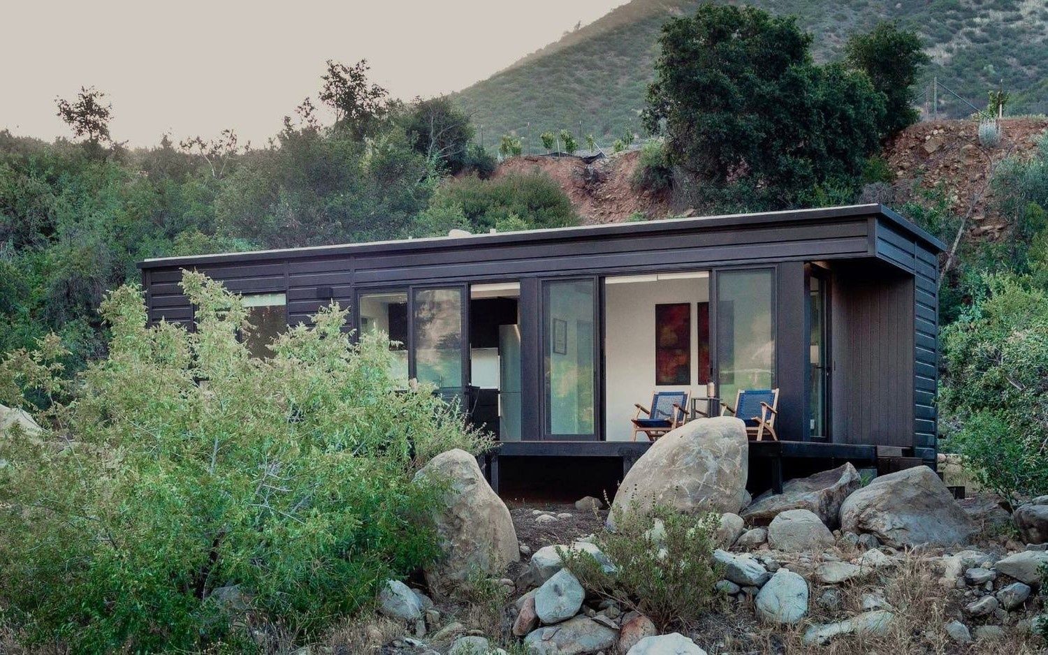 Fachada frontal de un proyecto de tipo Unidades de vivienda accesorias (ADU) cerca de San Diego por PrefabHAUS - Prefab Finders