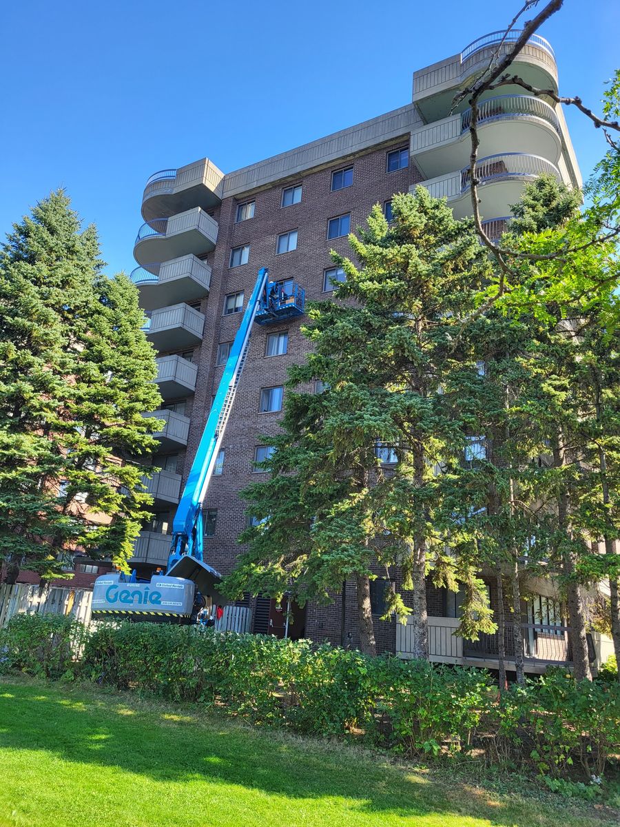 Travaux - Extérieur d'un projet de Calfeutrage près de Montréal/Laval/Longueuil (Grand Montréal) de Calfeutrage Apex Inc