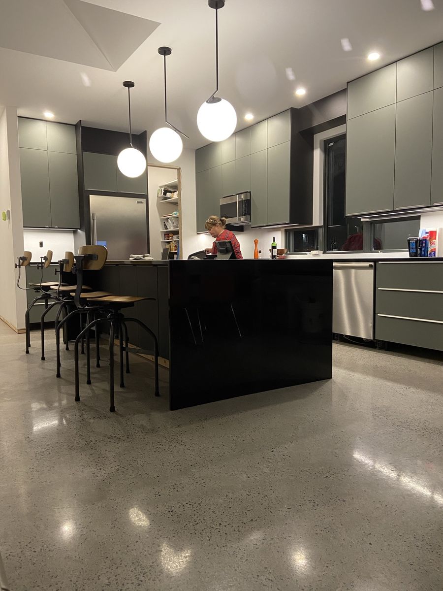Kitchen from a Kitchens project near Saint-Jean-sur-Richelieu (Montérégie) by Construction Expert