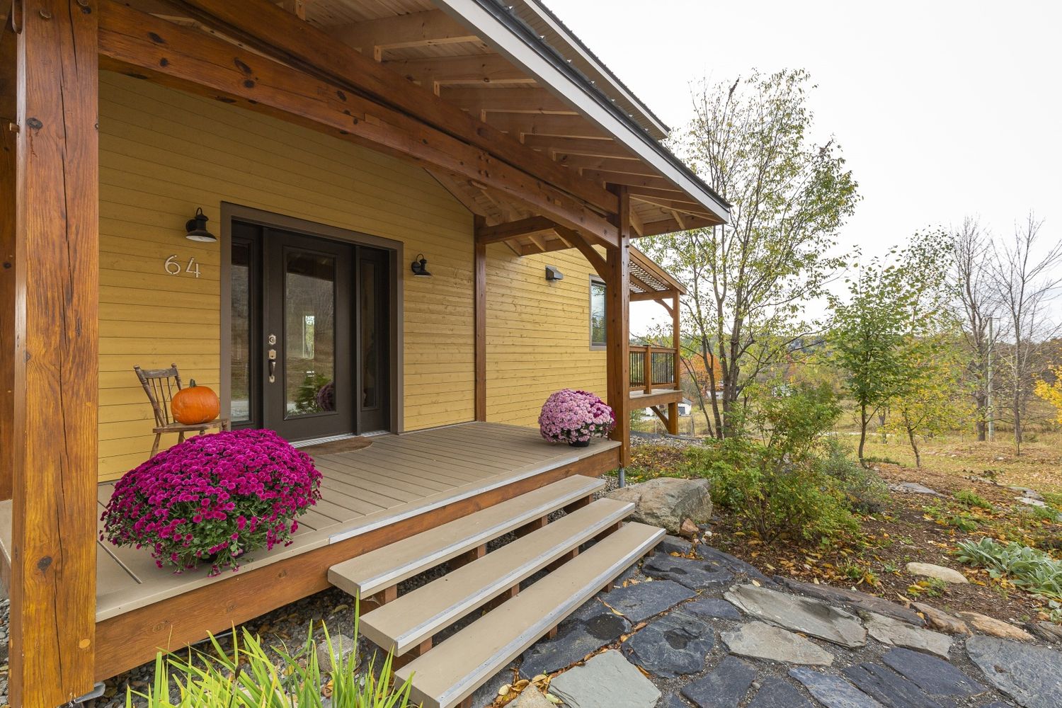 Porche et entrée d'un projet de Maisons unifamiliales près de Sherbrooke (Estrie) de REALTA Agence Immobilière