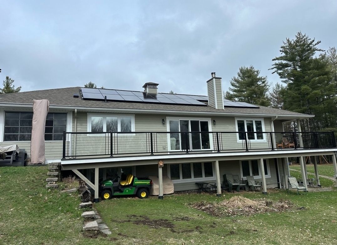 Building mechanicals from a Photovoltaic Solar Panels project near Drummondville (Centre-du-Québec) by Solution Solaire