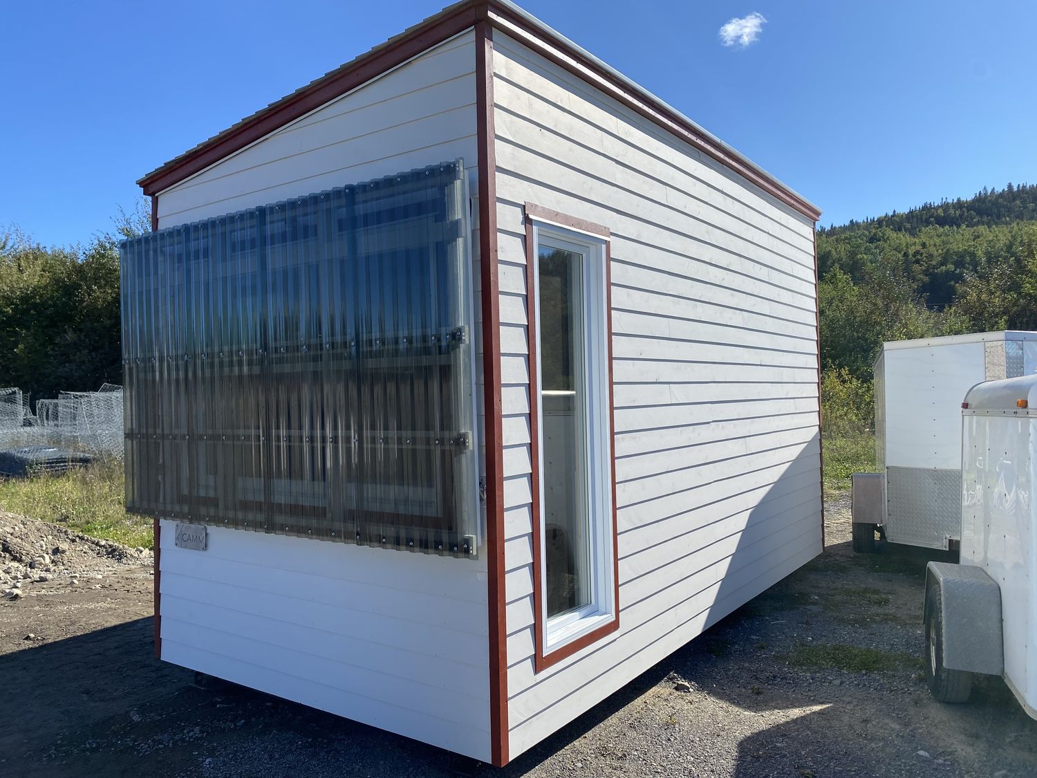 Garaje y cobertizo de un proyecto de tipo Mini casas cerca de Gaspésie - Îles-de-la-Madeleine por CAMM Construction