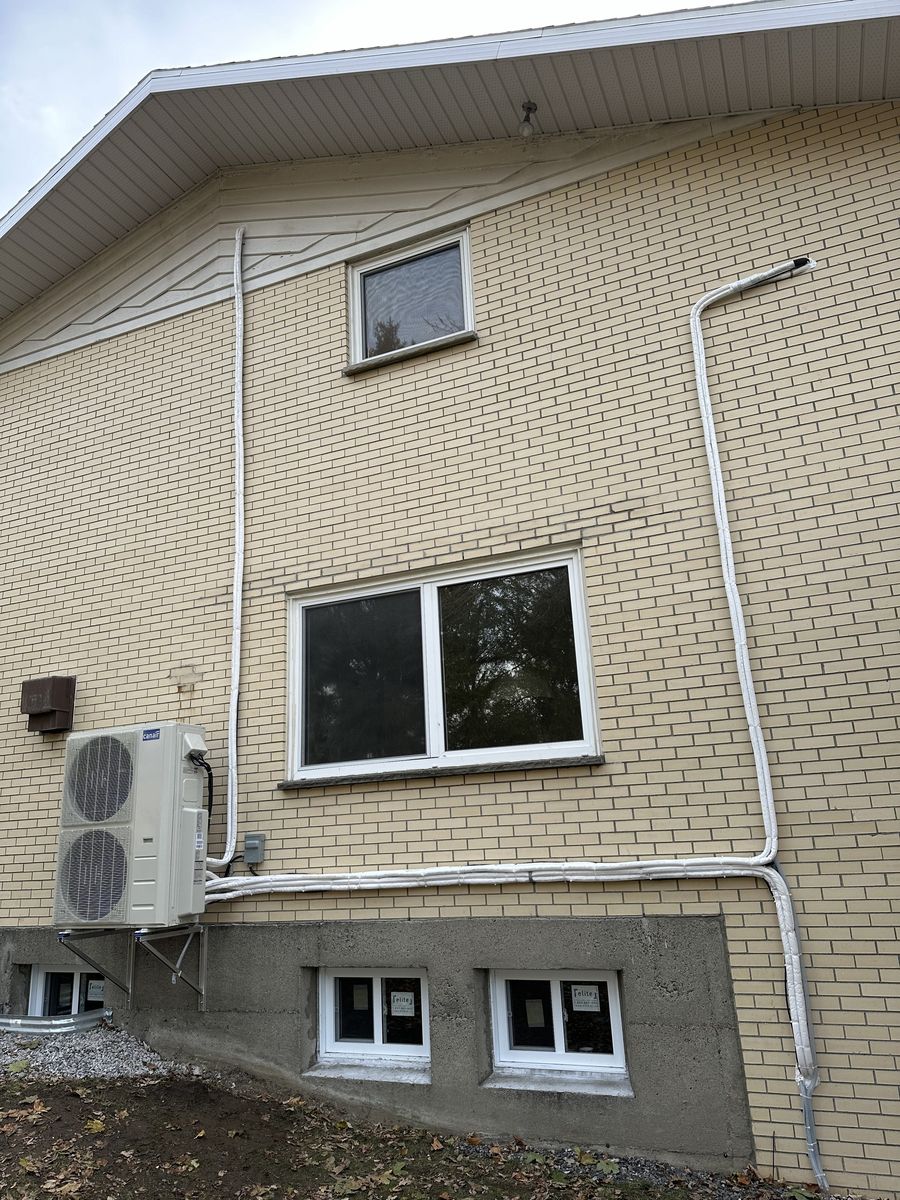 Building mechanicals from a Heat pumps project near Quebec City - Levis by AIR-MC Climatisation & Chauffage Inc.