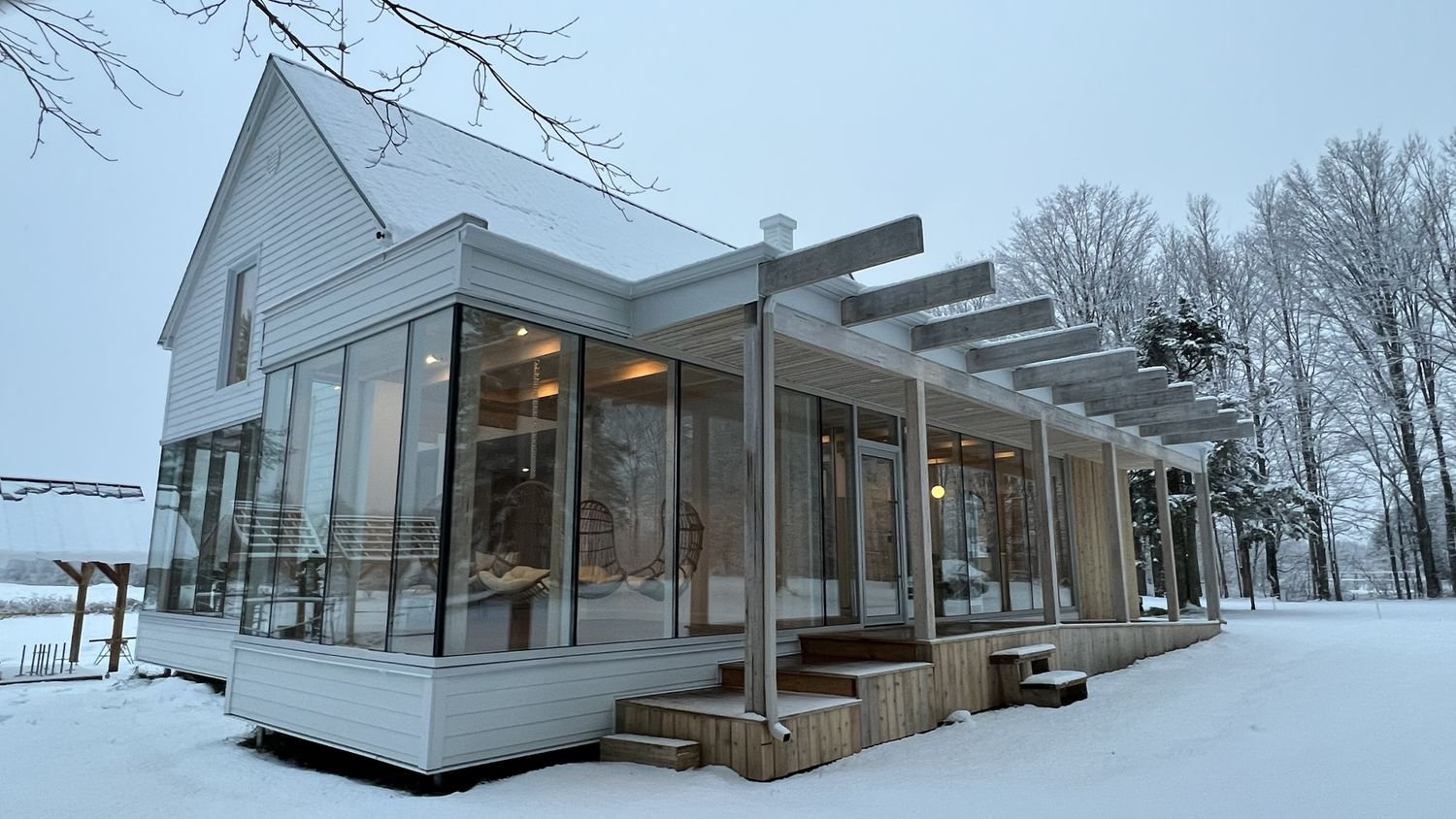 Veranda & Sunroom from a Home extensions project near Sherbrooke (Estrie) by Constructif Inc.