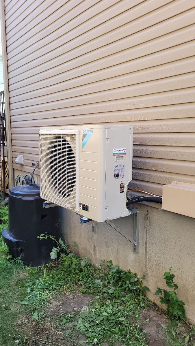 Finition extérieur d'un projet de Thermopompes près de Montréal/Laval/Longueuil (Grand Montréal) de Climatisation GéoServices