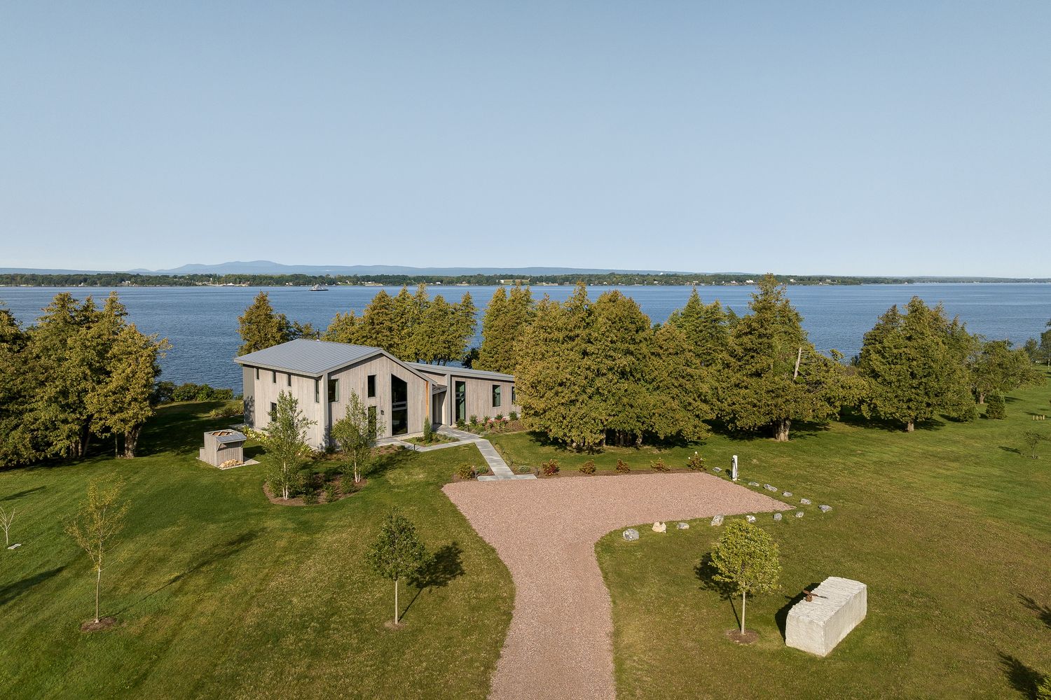 Vista aérea de un proyecto de tipo Viviendas unifamiliares cerca de Burlington por Studio MMA Architects