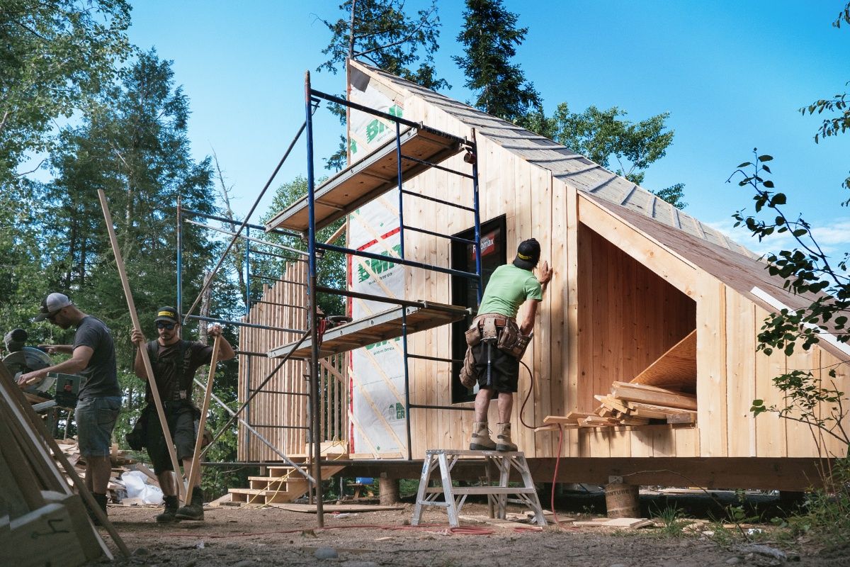 Construcción de exteriores de casas de un proyecto de tipo Mini casas cerca de Gatineau (Outaouais) por Atelier L'Abri