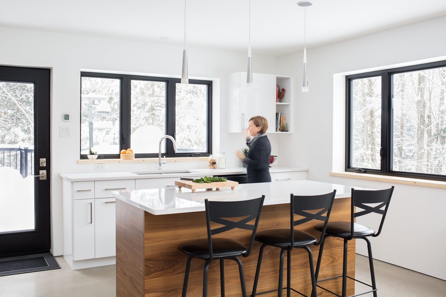 Kitchen from a Single family homes project near Sherbrooke (Estrie) by UrbanEco Construction