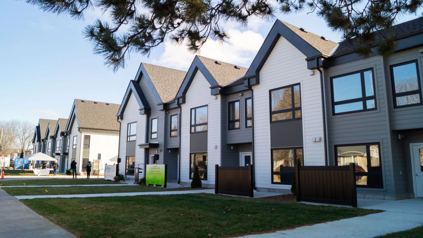 Finition extérieur d'un projet de Bâtiments multi-résidentiels et tours d'habitations près de Chatham-Kent de Building Knowledge Canada Inc.