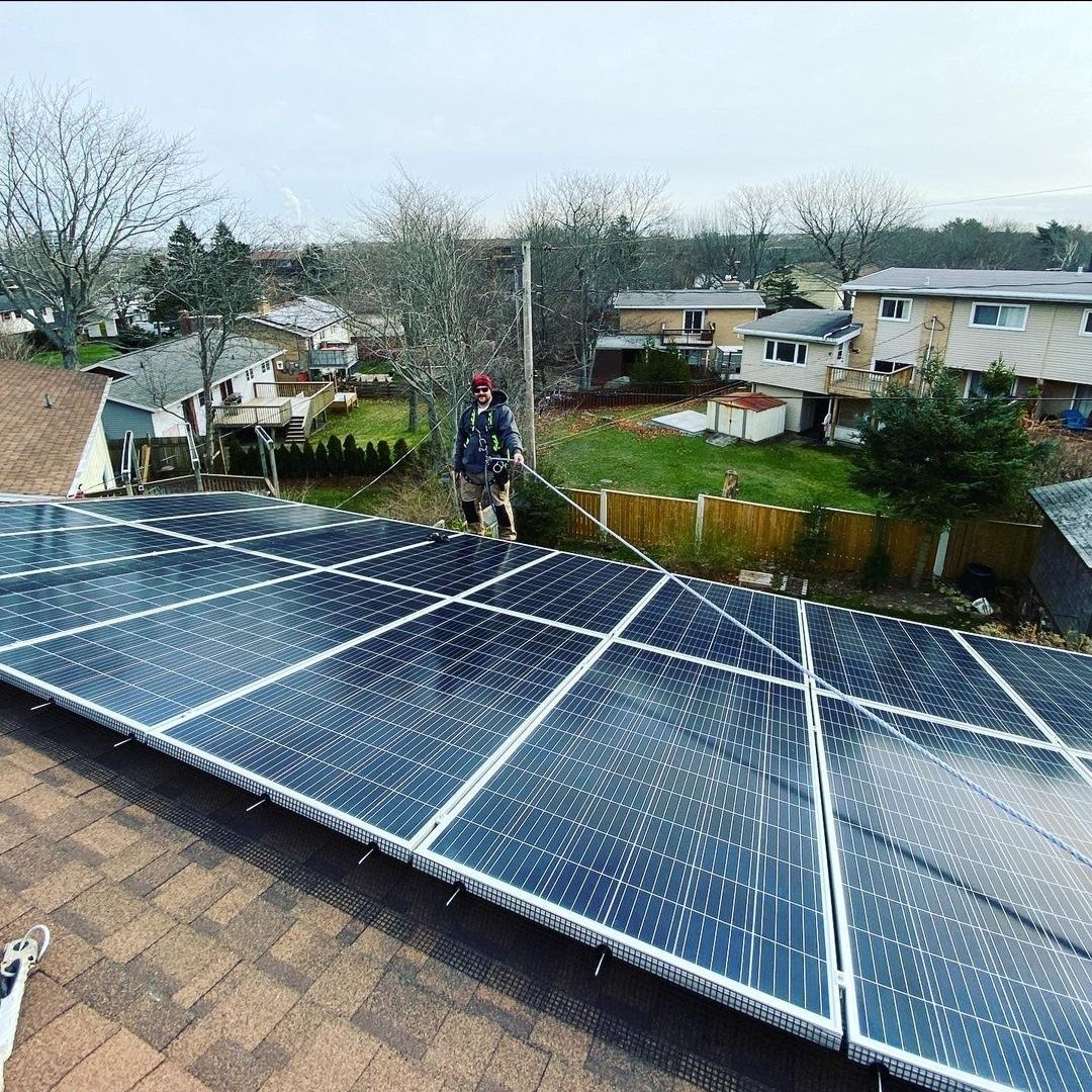 Building mechanicals from a Off-Grid photovoltaic systems project near Joliette (Lanaudière) by Solution Solaire