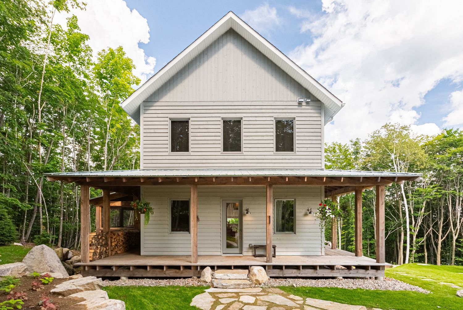 Front Yard from a Exterior siding and cladding project near Saint-Jerome (Laurentides) by Groupe SIDEX Inc.