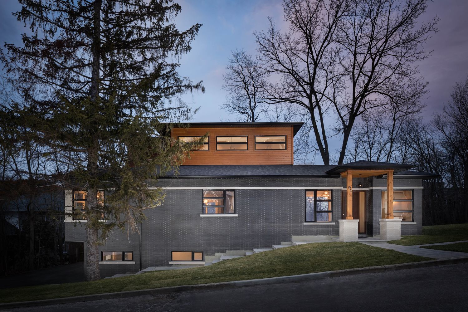Façade avant d'un projet de Maisons unifamiliales près de Toronto (Grand Toronto) de Organica Studio + Inc.