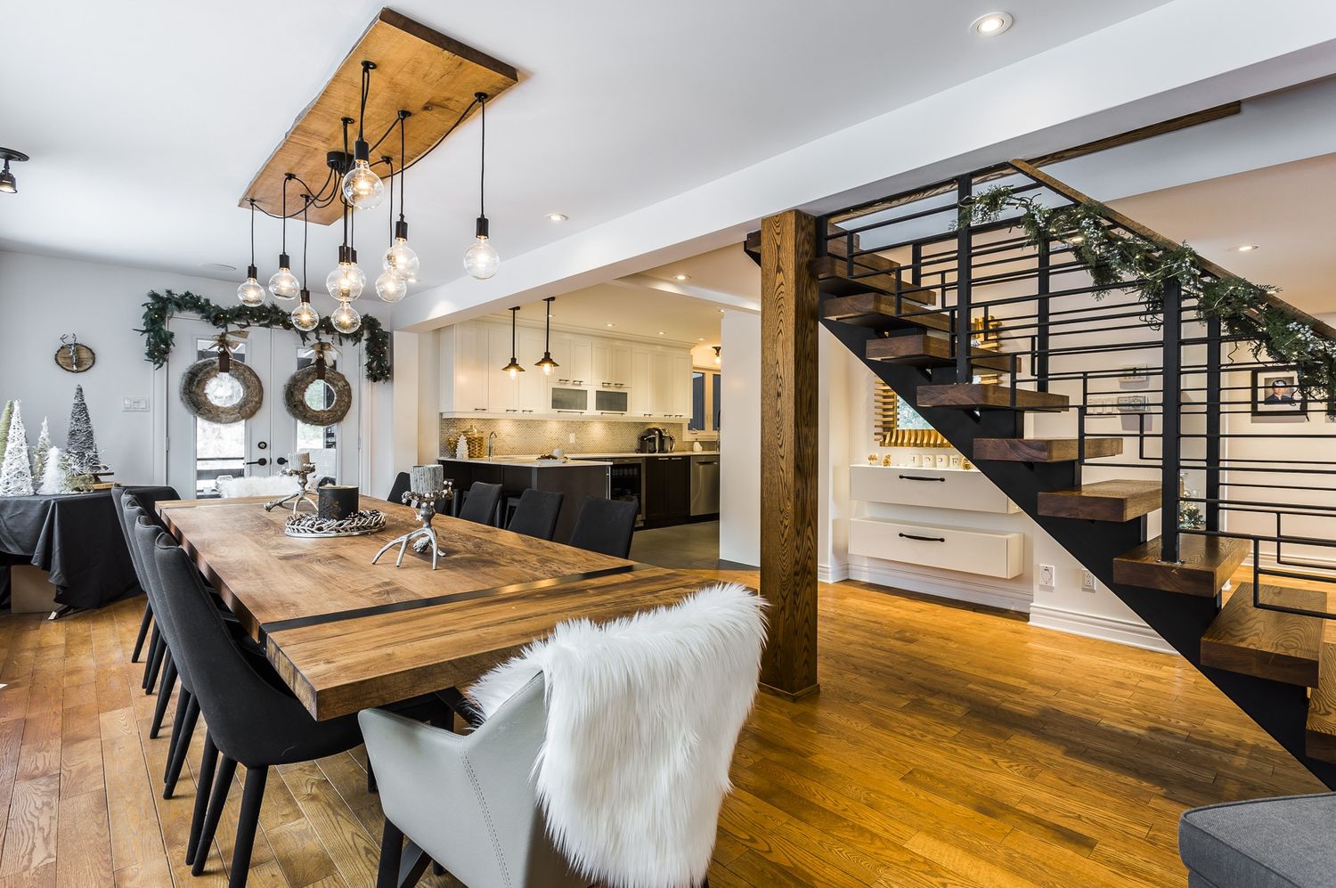 Dining Room from a Home extensions project near Saint-Jerome (Laurentides) by Mara Design
