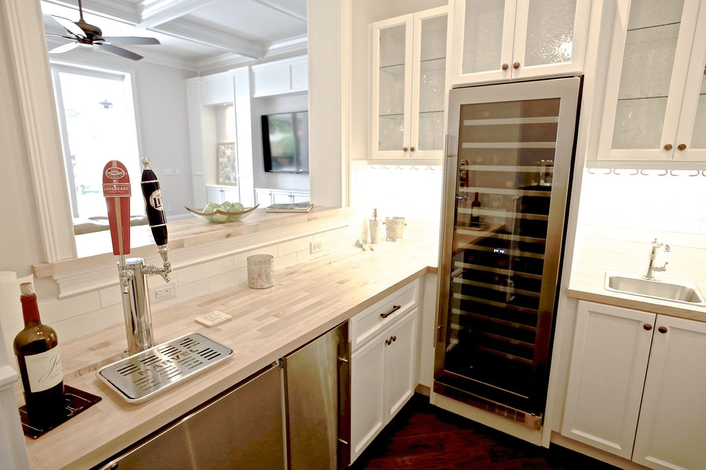 Kitchen from a Single family homes project near Orlando by Turning Leaf Construction