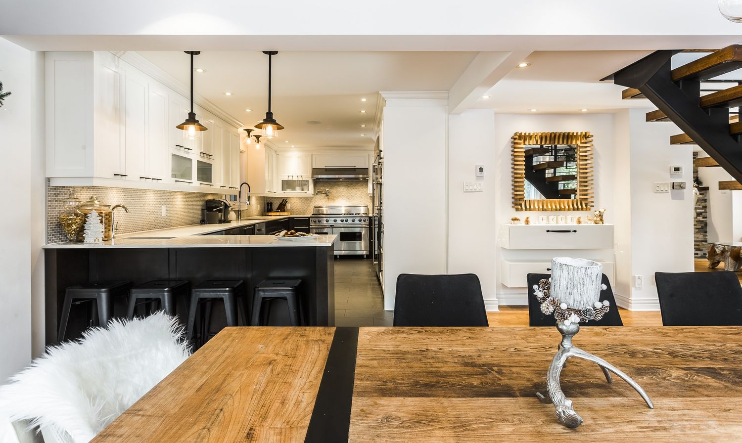 Dining Room from a Home extensions project near Saint-Jerome (Laurentides) by Mara Design