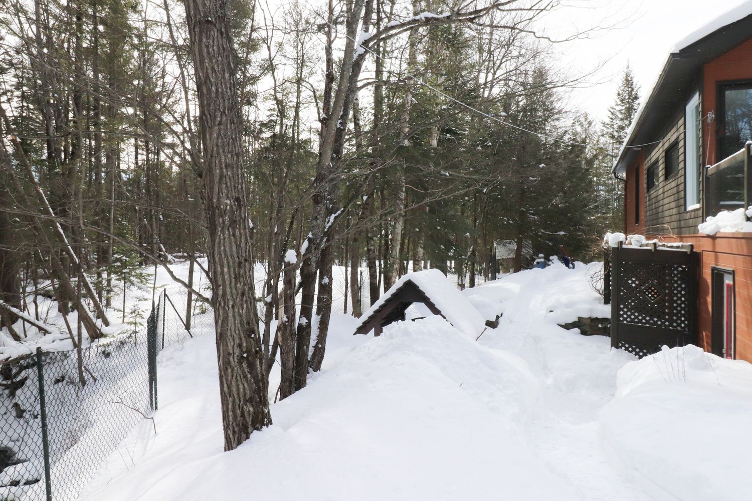 Façade avant d'un projet de Maisons unifamiliales près de Sherbrooke (Estrie) de Claire Derome • courtière en immobilier résidentiel