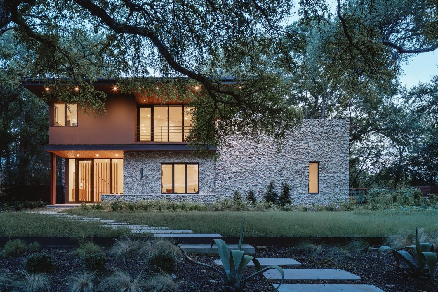 Façade avant d'un projet de Maisons unifamiliales près de Austin de Clark Richardson Architects
