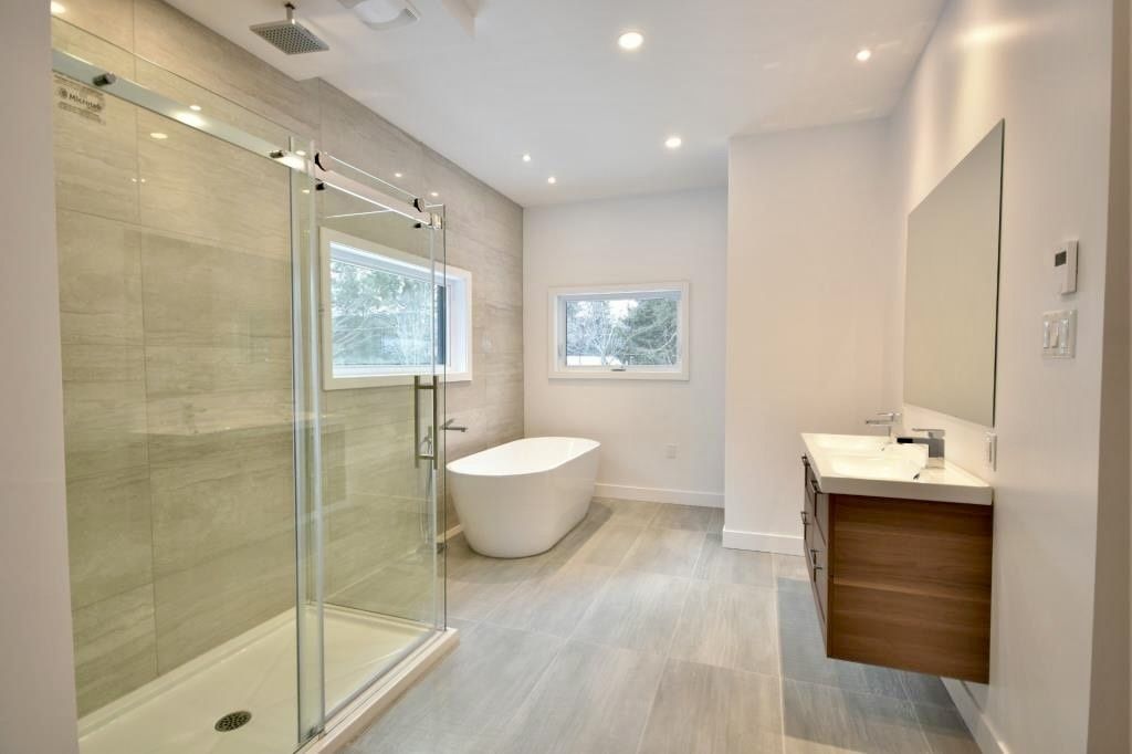 Baño completo de un proyecto de tipo Viviendas unifamiliares cerca de Saint-Jérôme (Laurentides) por Toundra construction