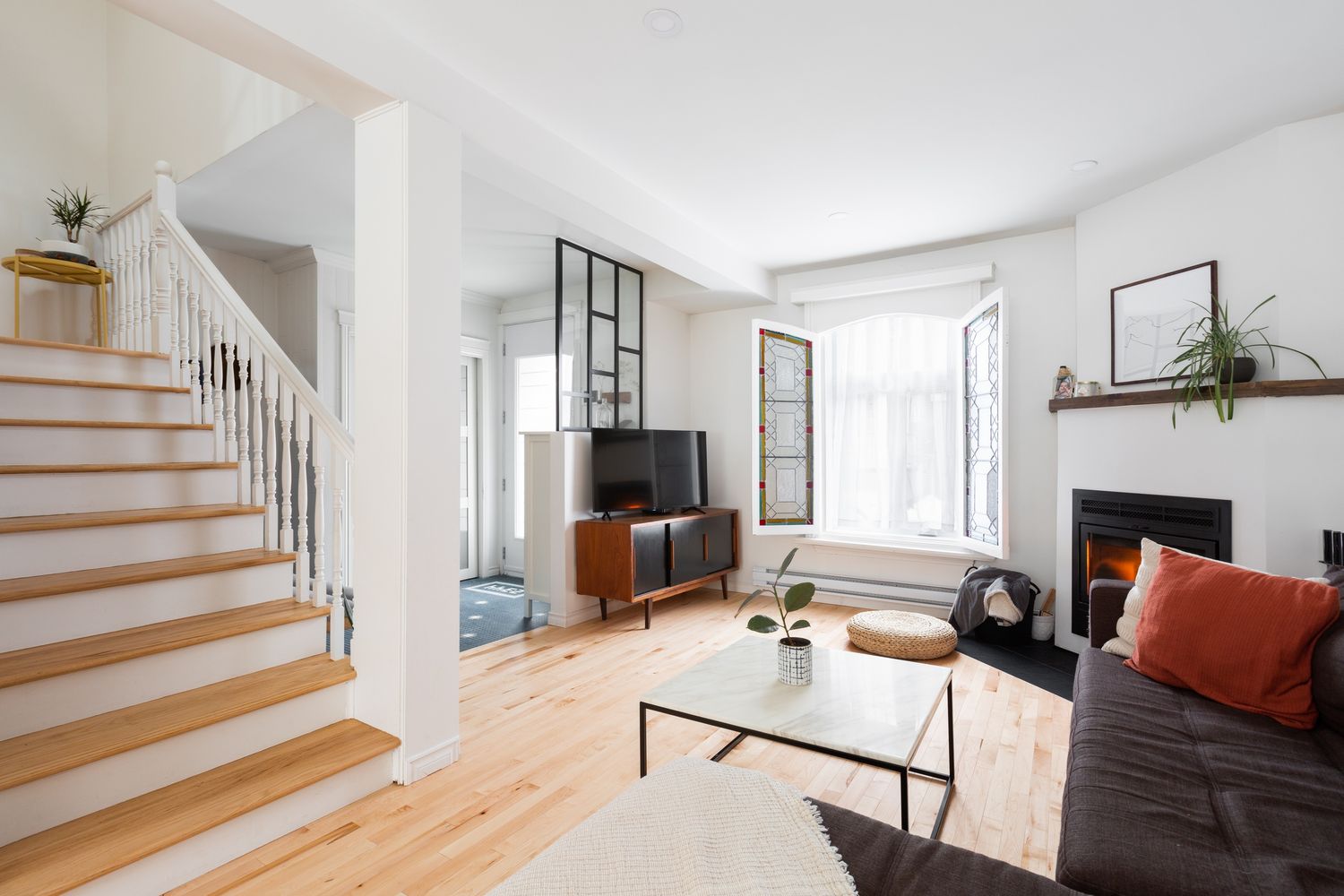 Salon d'un projet de Maisons unifamiliales près de Montréal/Laval/Longueuil (Grand Montréal) de Maison Fauves