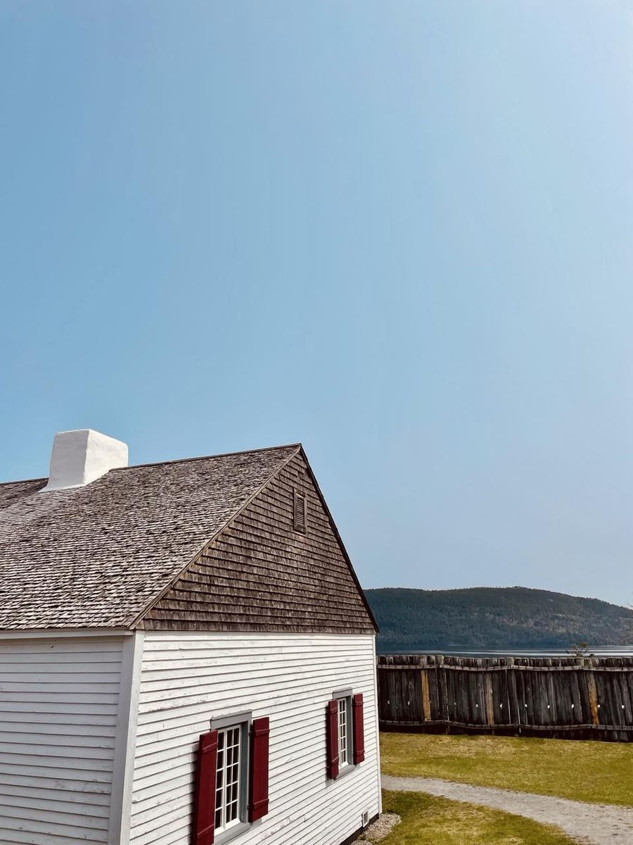 Construcción de exteriores de casas de un proyecto de tipo Materiales recuperados cerca de Rimouski (Bas-Saint-Laurent) por ORIGINE Écoconstruction inc.
