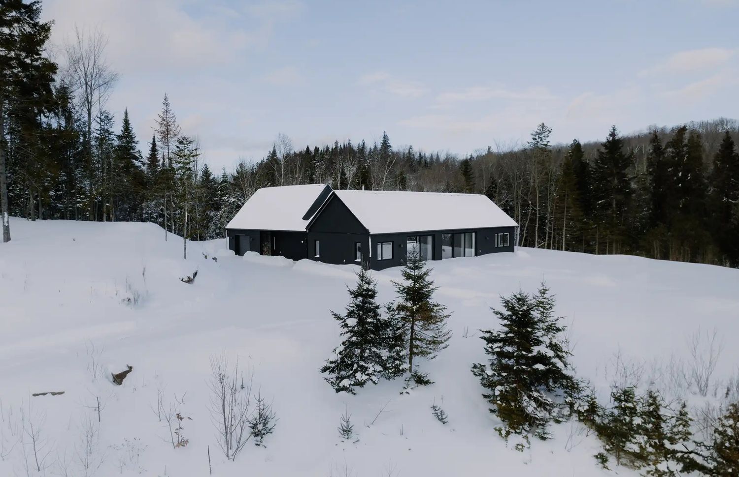 Fachada frontal de un proyecto de tipo Viviendas unifamiliares cerca de Saint-Jérôme (Laurentides) por Sarrazin Construction