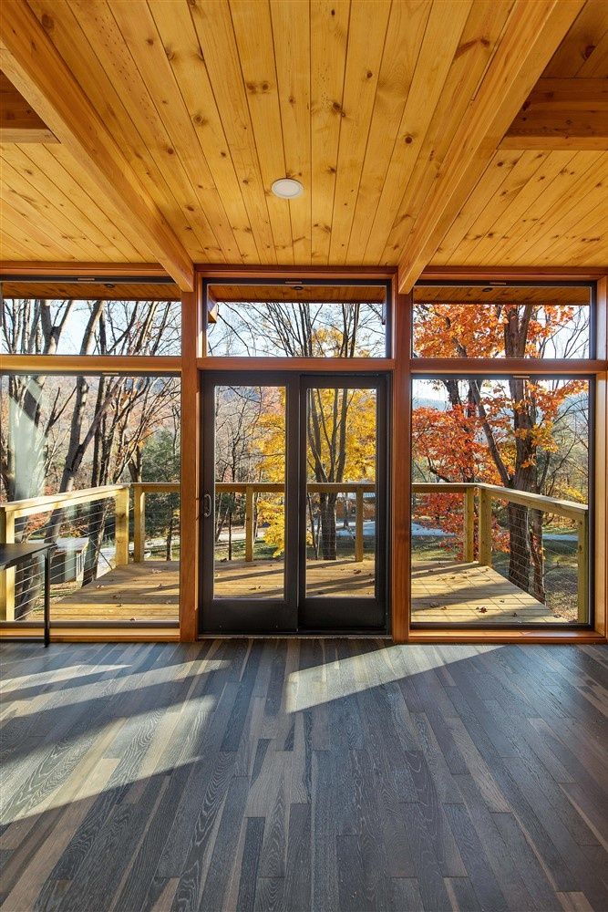 Sala de un proyecto de tipo Unidades de vivienda accesorias (ADU) cerca de Condado de Mendocino por Lindal Cedar Homes
